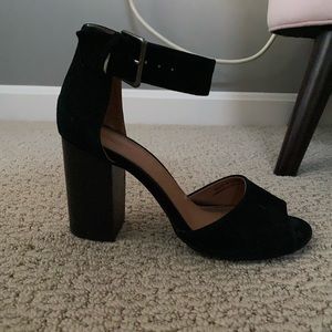 *SOLD* urban Outfitters Block Heels